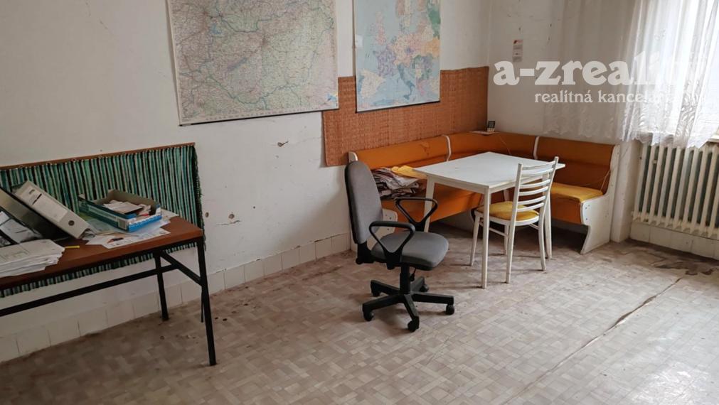 Veľký rodinný dom vhodný na bývanie aj podnikanie