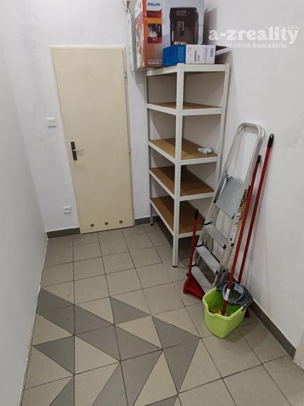 Veľký komerčný priestor na prenájom v centre Komárna