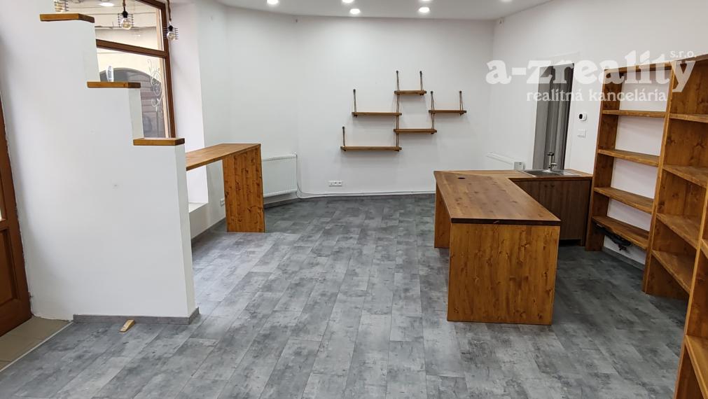 Veľký komerčný priestor na prenájom v centre Komárna