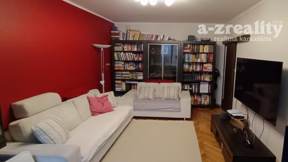 Na predaj veľký 3 izbový byt v Nových Zámkoch