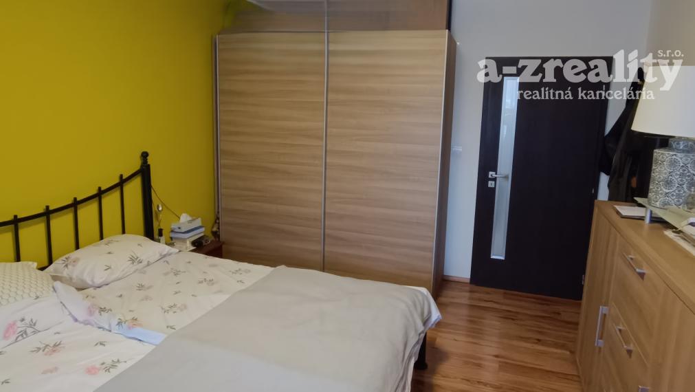 Na predaj veľký 3 izbový byt v Nových Zámkoch