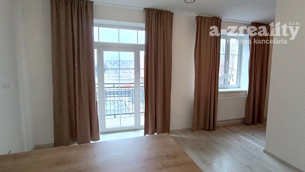 Na prenájom 1 izbový byt v Nových Zámkoch