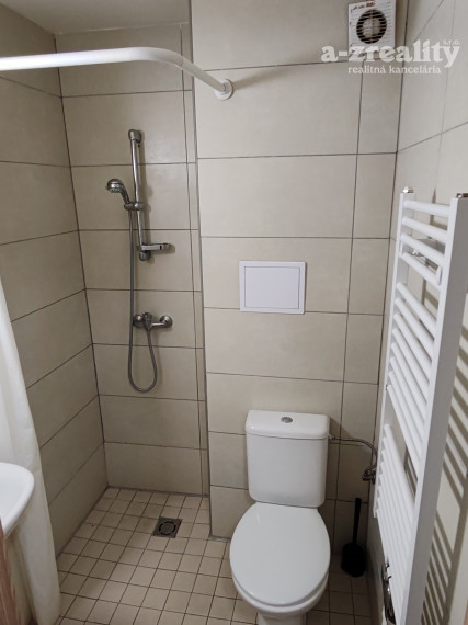 Na prenájom 1 izbový byt v Komárne