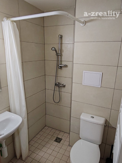 Na prenájom 1 izbový byt v Komárne