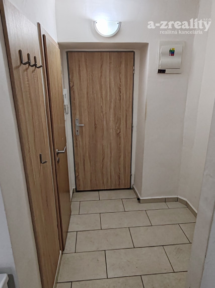 Na prenájom 1 izbový byt v Komárne