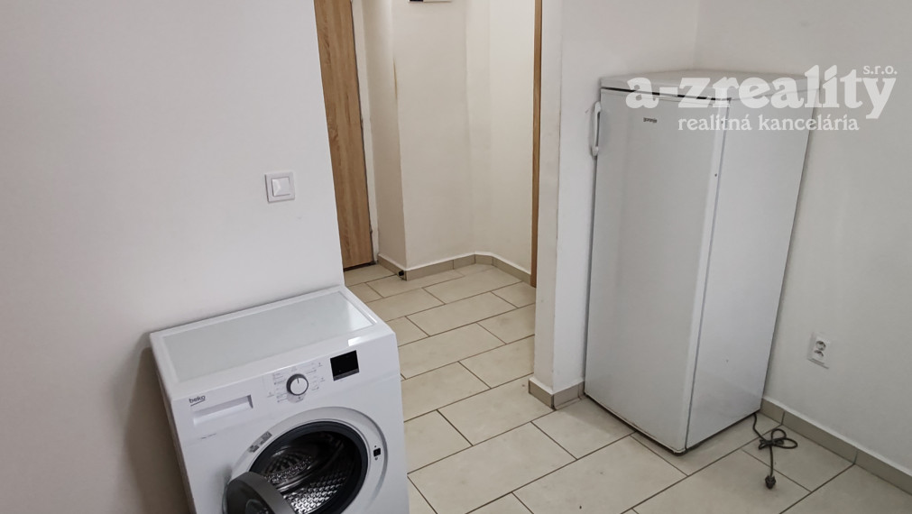 Na prenájom 1 izbový byt v Komárne