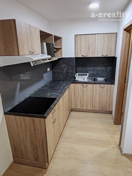 Na prenájom 3  izbový byt v Komárne