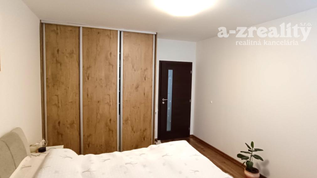 Na predaj zrekonštruovaný 2 izbový byt s balkónom v Nových Zámkoch