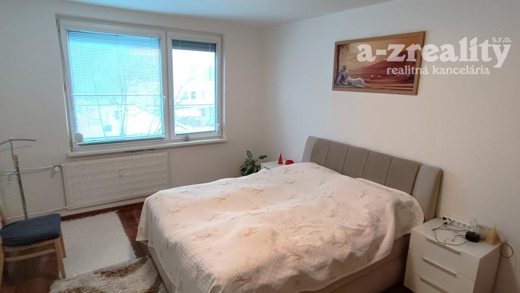 Na predaj zrekonštruovaný 2 izbový byt s balkónom v Nových Zámkoch