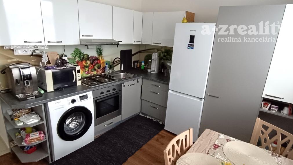 Na predaj zrekonštruovaný 2 izbový byt s balkónom v Nových Zámkoch