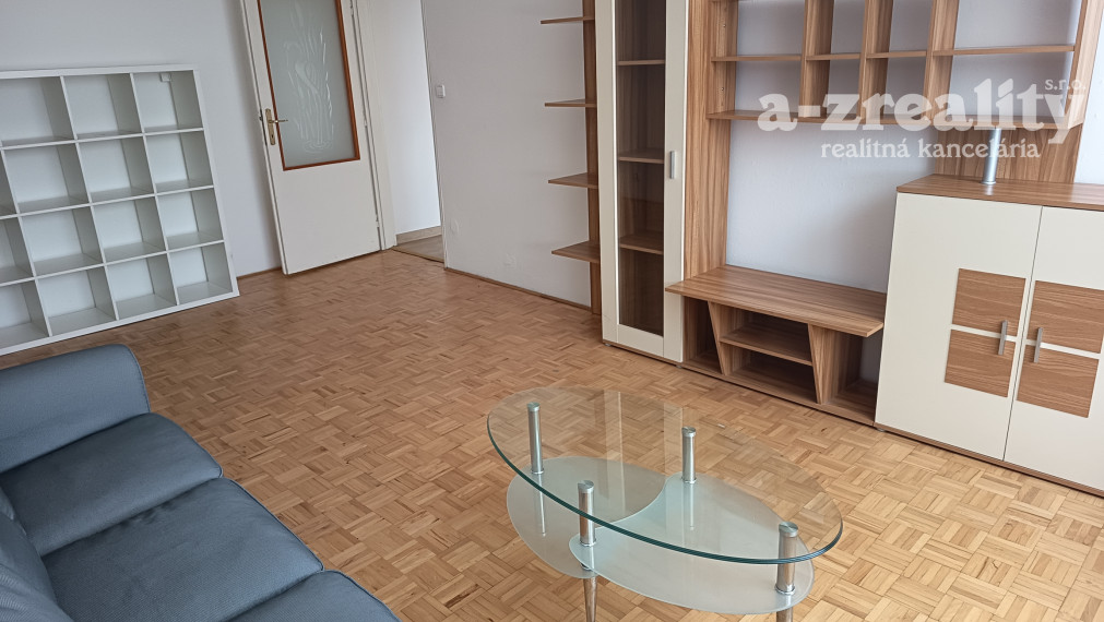 Na prenájom zariadený 2 izbový byt v Nových Zámkoch