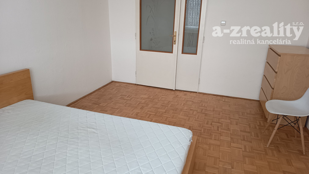 Na prenájom zariadený 2 izbový byt v Nových Zámkoch