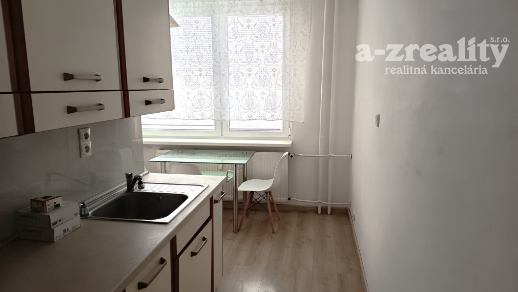 Na prenájom zariadený 2 izbový byt v Nových Zámkoch