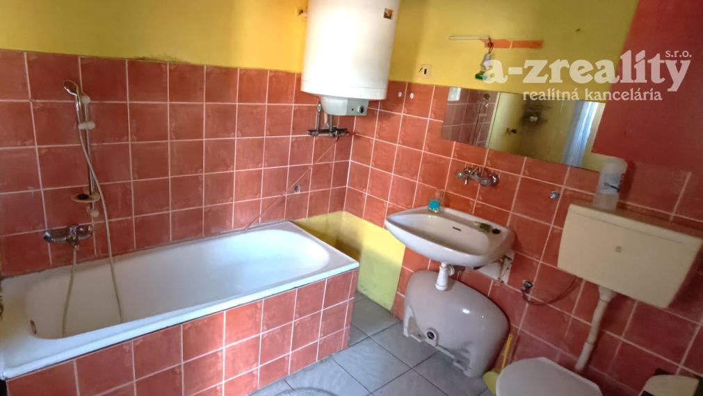 Na predaj rodinný dom s 2 byt.jednotkami v obci Andovce