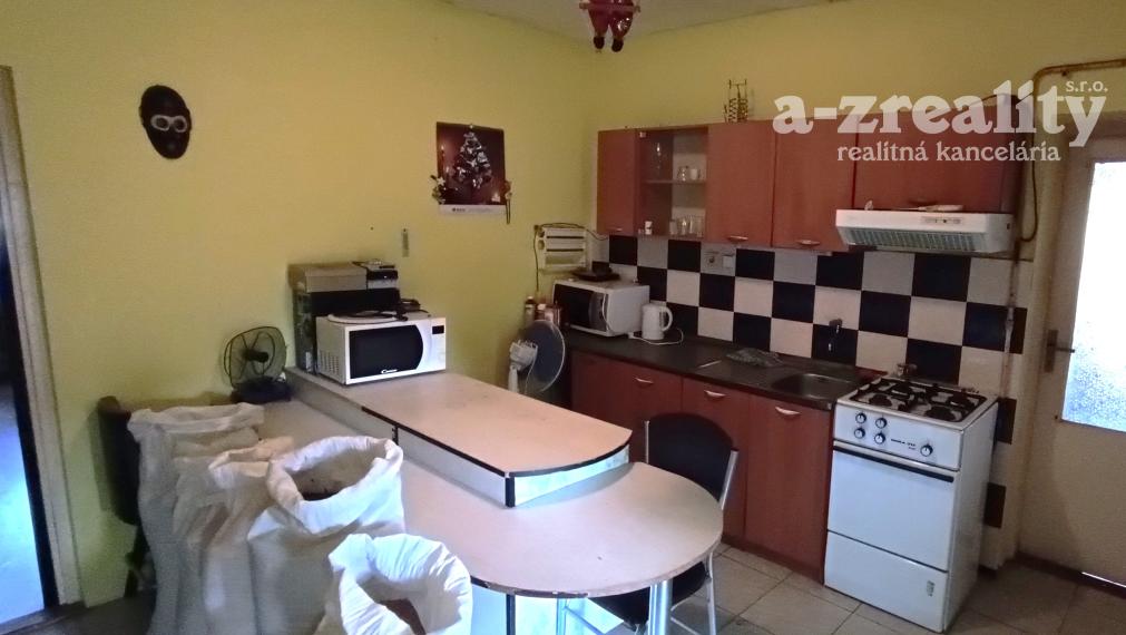 Na predaj rodinný dom s 2 byt.jednotkami v obci Andovce