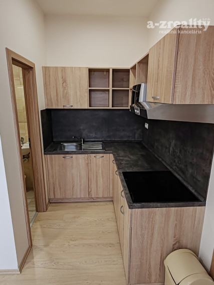 Na prenájom 3  izbový byt v Komárne