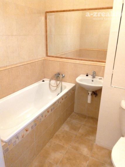 Na prenájom nezariadený 1 izbový byt s balkónom v Nových Zámkoch