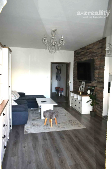 Na predaj zrekonštruovaný 3 izbový byt v Nových Zámkoch