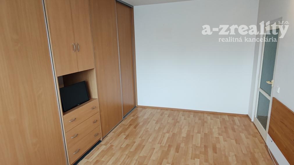 Ponúkame na predaj svetlý 3 izbový byt v Komárne