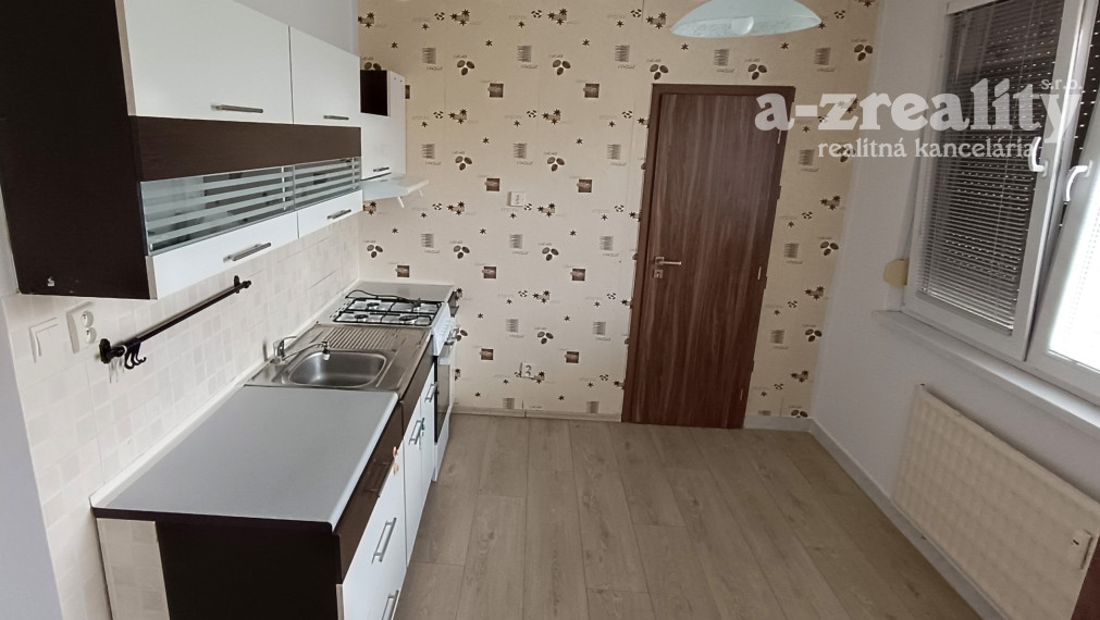 EXKLUZÍVNE NA PRENÁJOM – 2-IZB. BYT NA JUHU V NOVÝCH ZÁMKOCH