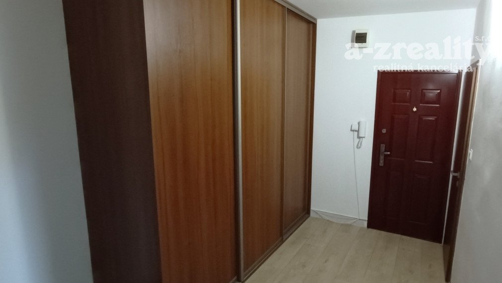 EXKLUZÍVNE NA PRENÁJOM – 2-IZB. BYT NA JUHU V NOVÝCH ZÁMKOCH