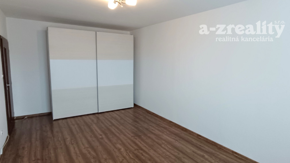 EXKLUZÍVNE NA PRENÁJOM – 2-IZB. BYT NA JUHU V NOVÝCH ZÁMKOCH