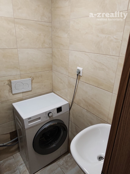 Na prenájom 3  izbový byt v Komárne