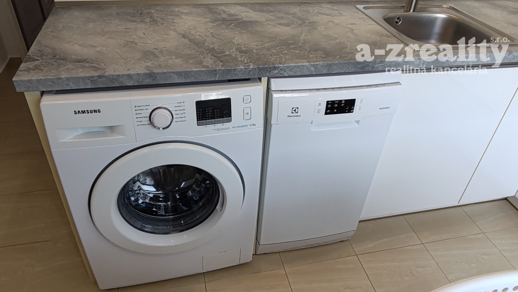 Pekný 2 izbový byt na prenájom v Komárne