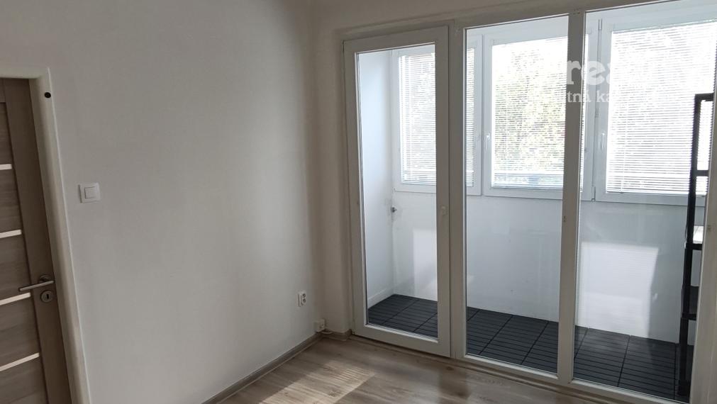 Pekný 2 izbový byt na prenájom v Komárne