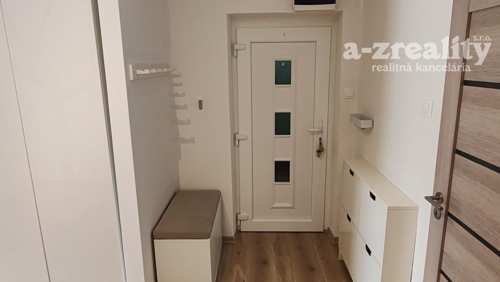 Pekný 2 izbový byt na prenájom v Komárne