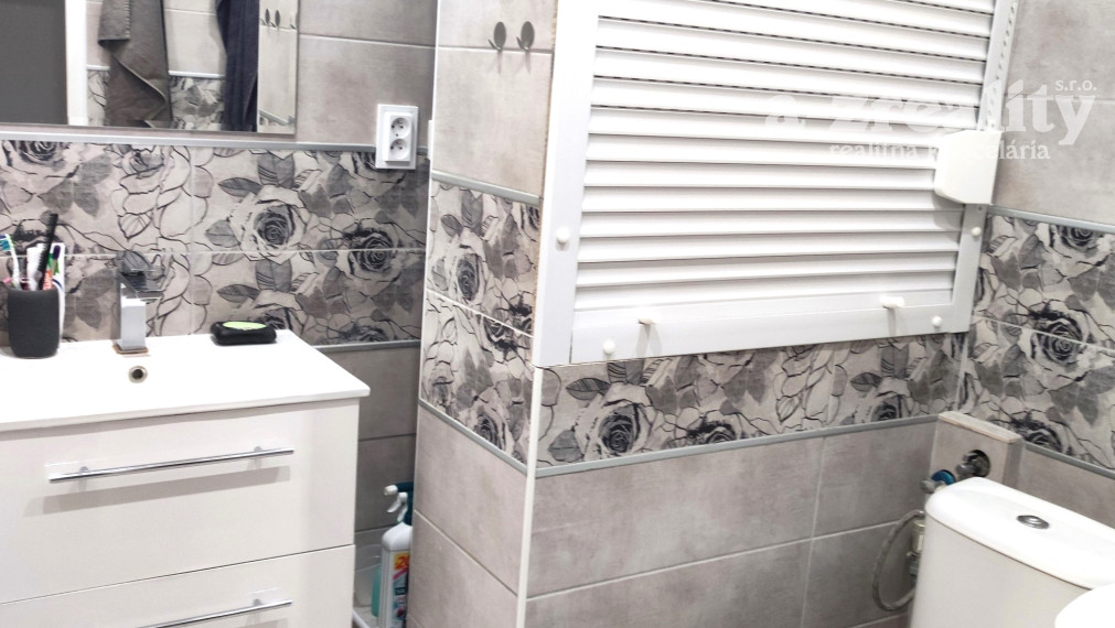 Na prenájom 2 izbový byt v Nových Zámkoch