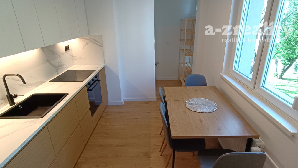 Prenájom 3 izbového bytu v centre mesta Nových Zámkov