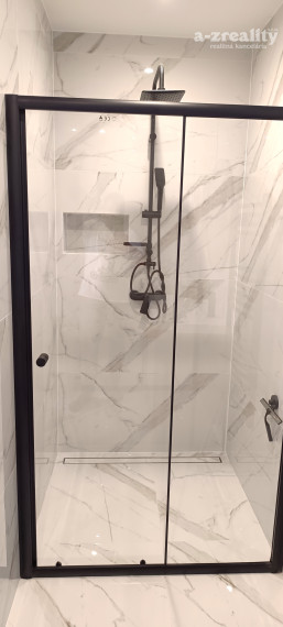 Prenájom 3 izbového bytu v centre mesta Nových Zámkov