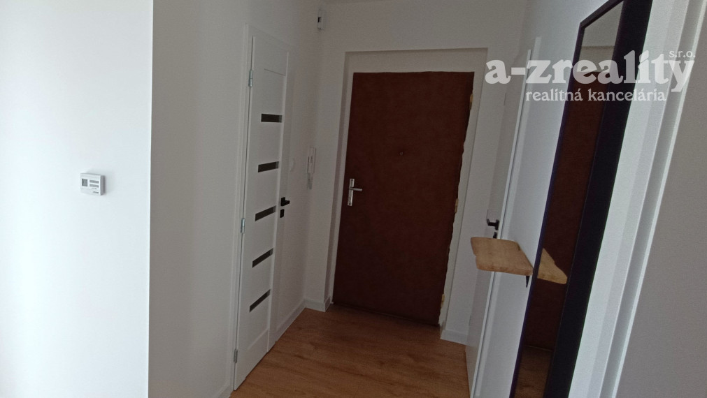 Prenájom 3 izbového bytu v centre mesta Nových Zámkov