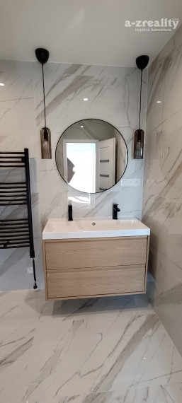 Prenájom 3 izbového bytu v centre mesta Nových Zámkov