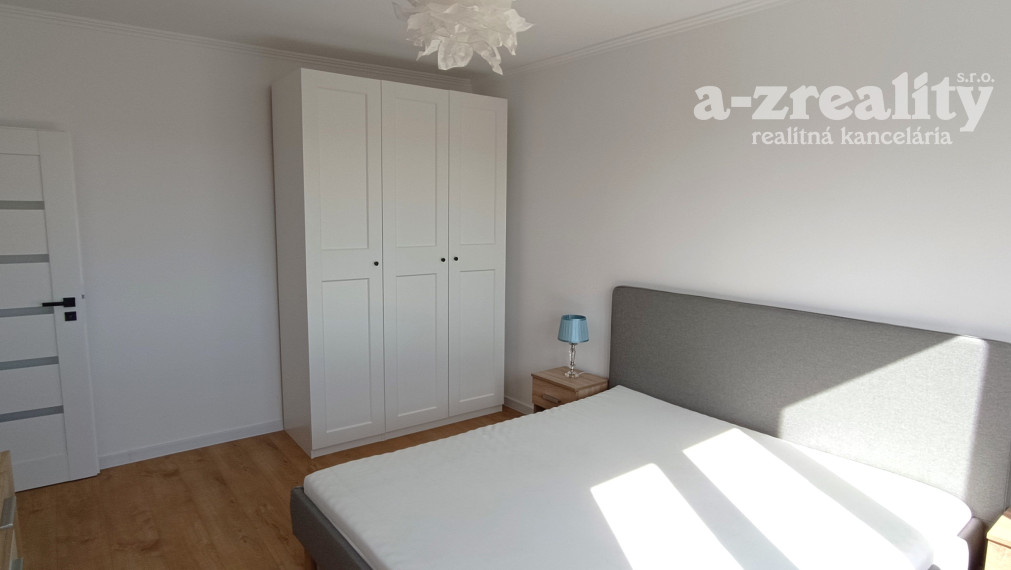 Prenájom 3 izbového bytu v centre mesta Nových Zámkov