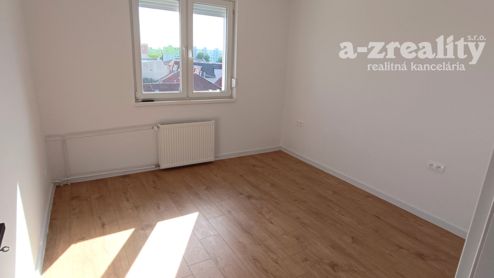 Prenájom 3 izbového bytu v centre mesta Nových Zámkov