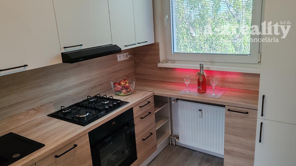 Znížená cena! Prerobený byt na predaj v Komárne