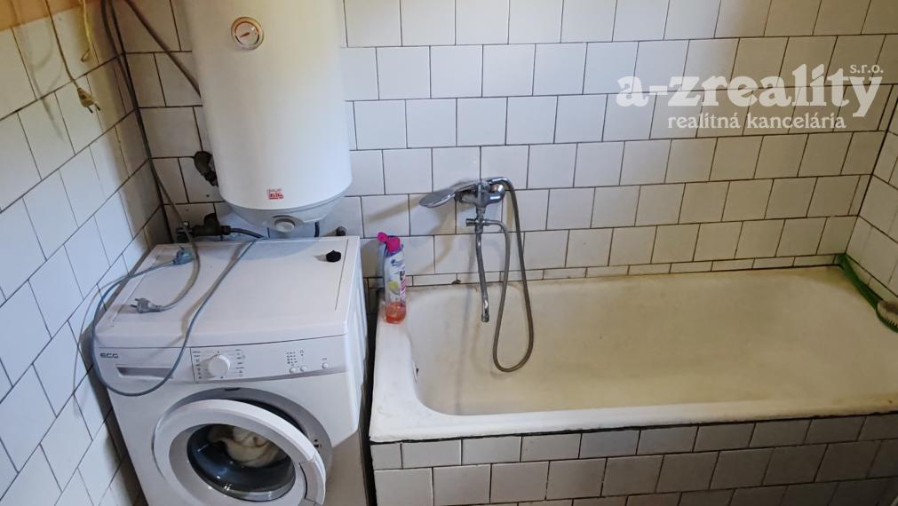 Rodinný dom a veľký pozemok na predaj v Patinciach