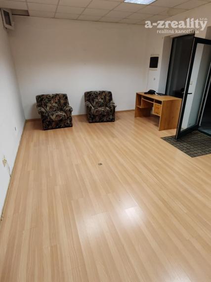 Komerčný priestor v centre Komárna na prenájom