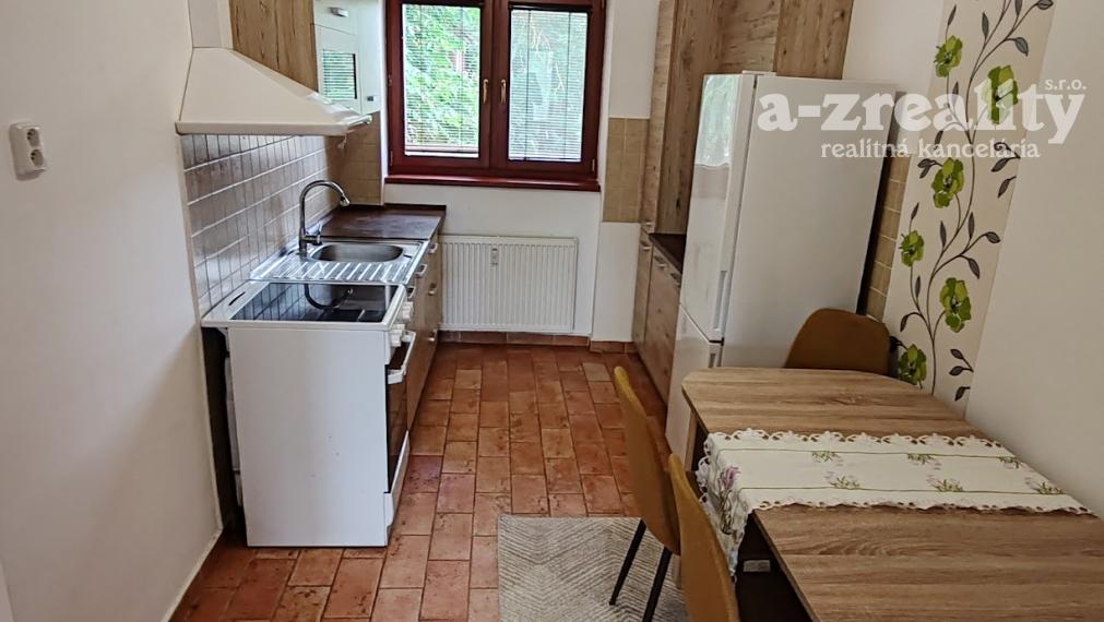 Pekný 2 izbový byt na prenájom v Komárne