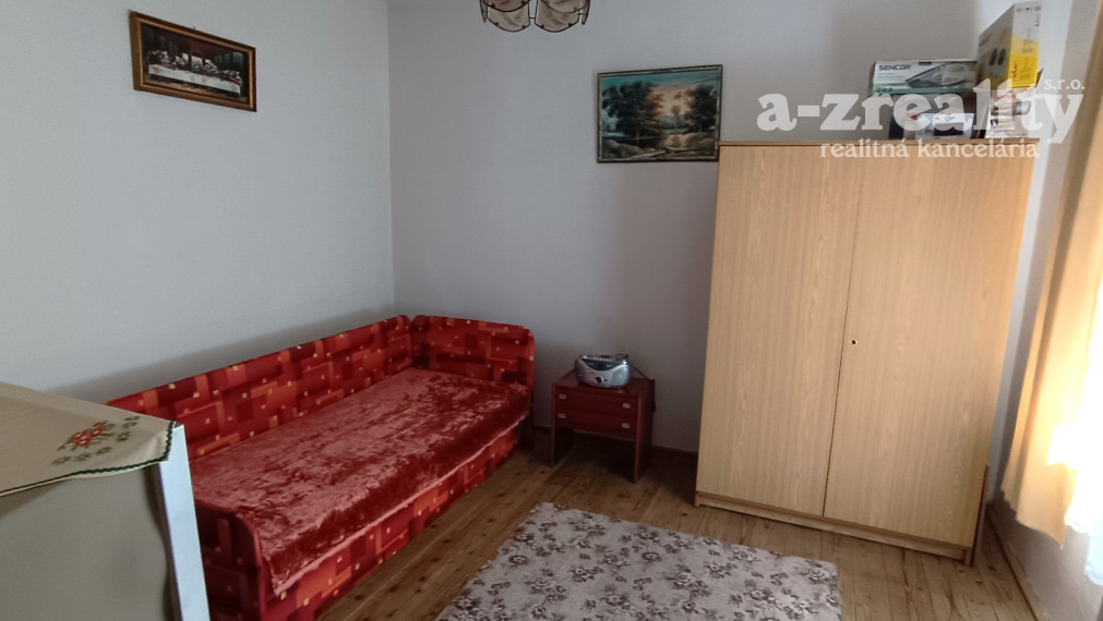 Na predaj starší 4 izbový rodinný dom v obci Tvrdošovce
