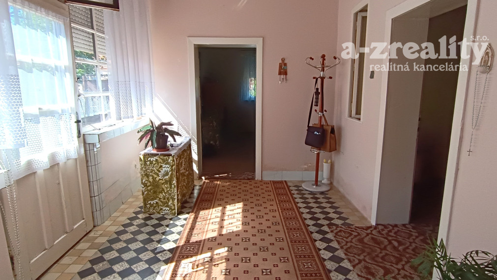 Na predaj starší 4 izbový rodinný dom v obci Tvrdošovce