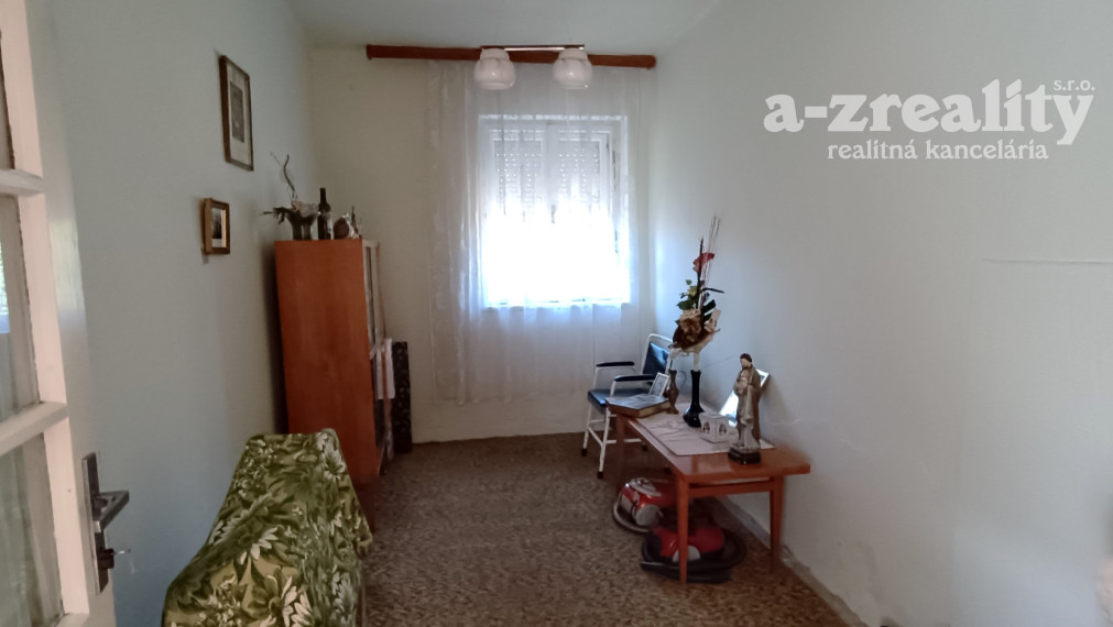 Na predaj starší 4 izbový rodinný dom v obci Tvrdošovce