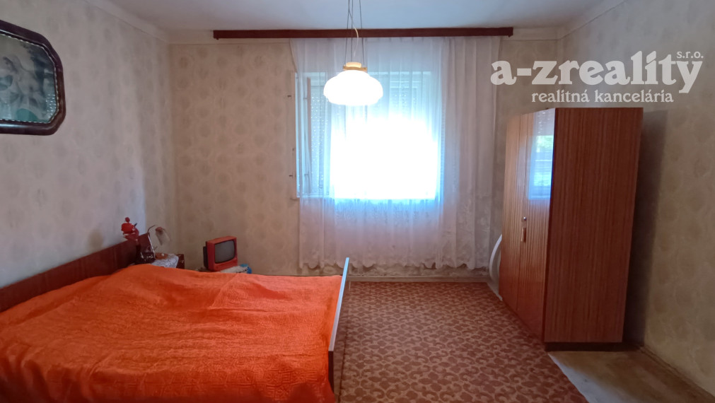 Na predaj starší 4 izbový rodinný dom v obci Tvrdošovce