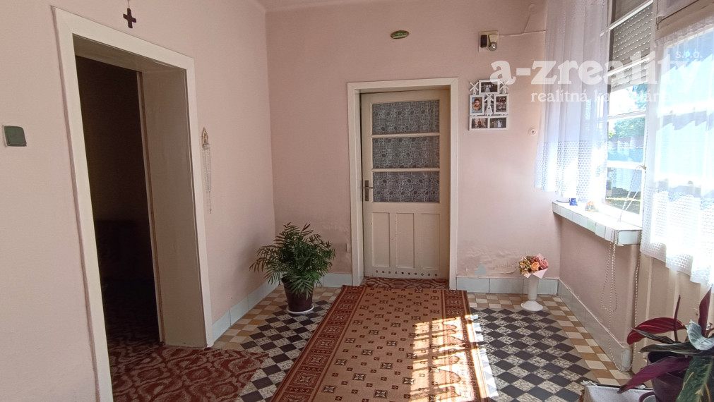 Na predaj starší 4 izbový rodinný dom v obci Tvrdošovce