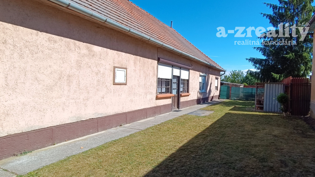 Na predaj starší 4 izbový rodinný dom v obci Tvrdošovce