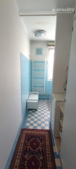 Na predaj veľký 3 izbový byt s balkónom a s garážou v Komárne