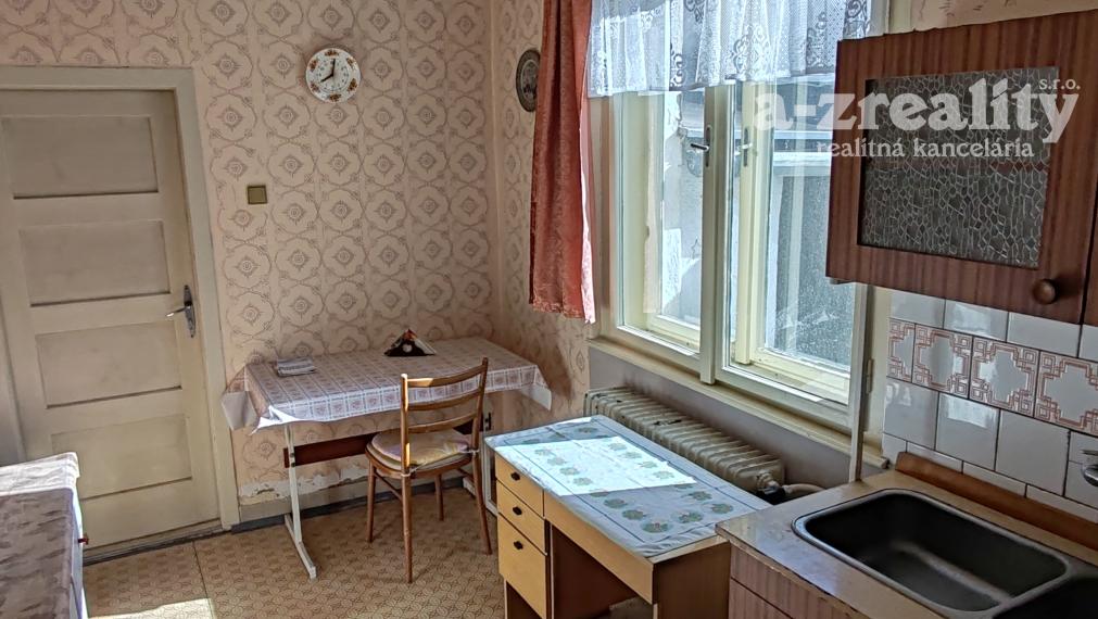 Iba u nás! Rodinný dom s garážou na predaj v Komárne