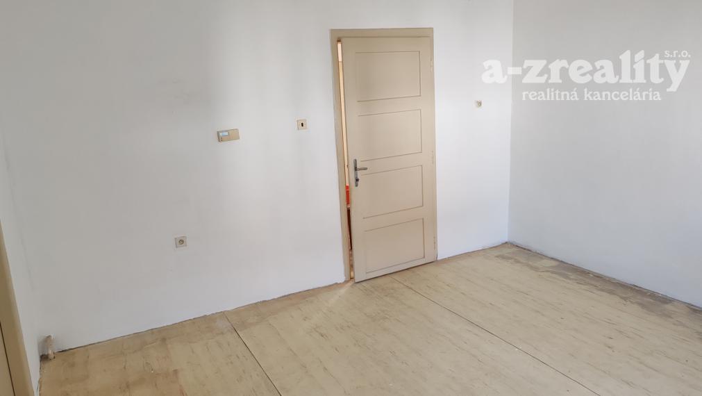 Iba u nás! Rodinný dom s garážou na predaj v Komárne